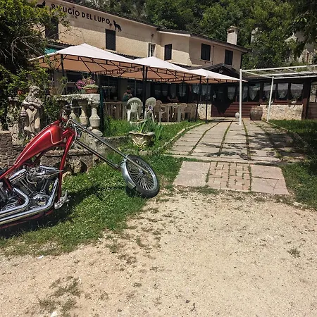 Il Rifugio Del Lupo فندق سكانو