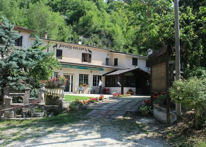Hotel Il Rifugio Del Lupo 2*